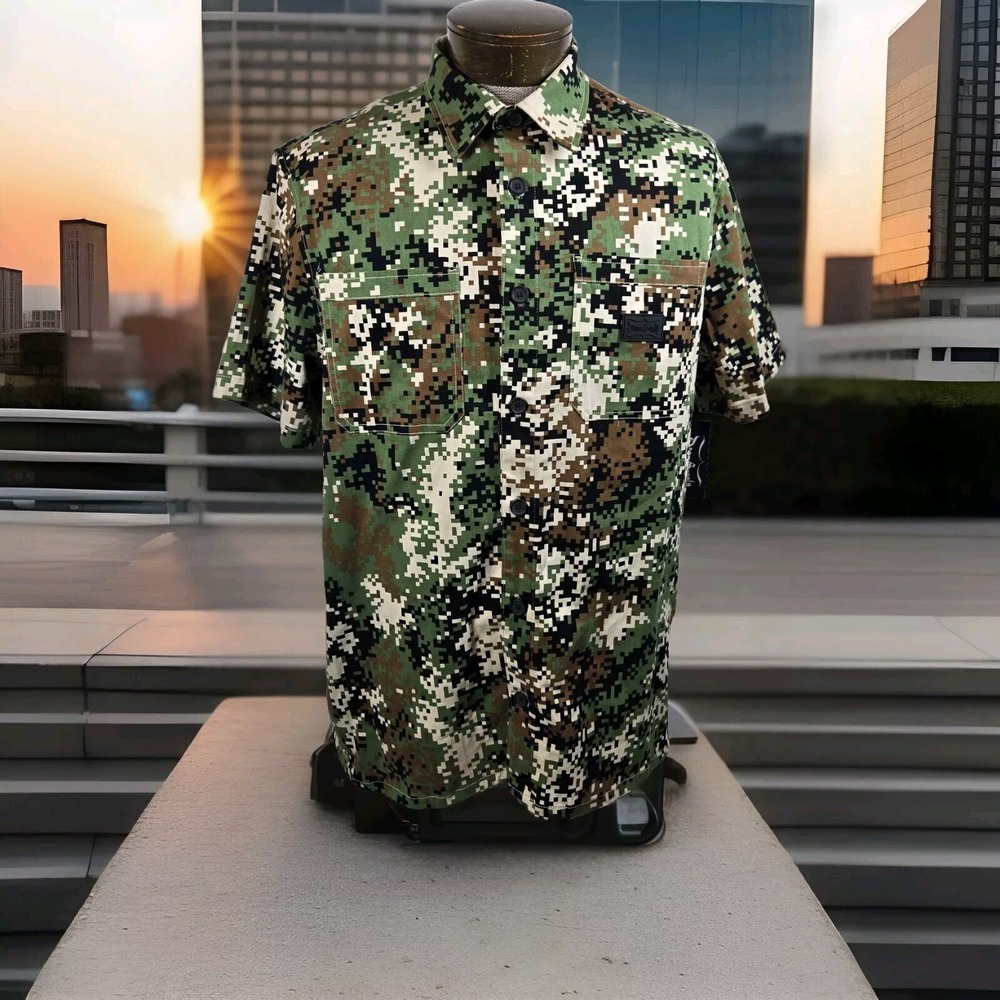 Dogg Supply By Snoop Dogg Shirt Mens L Digital Camo Short Sleeve‎ Button Up NWT